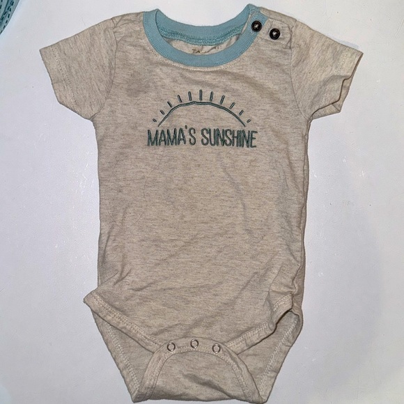 Tahari Baby 6-9M Matching set with Hat - Picture 2 of 5